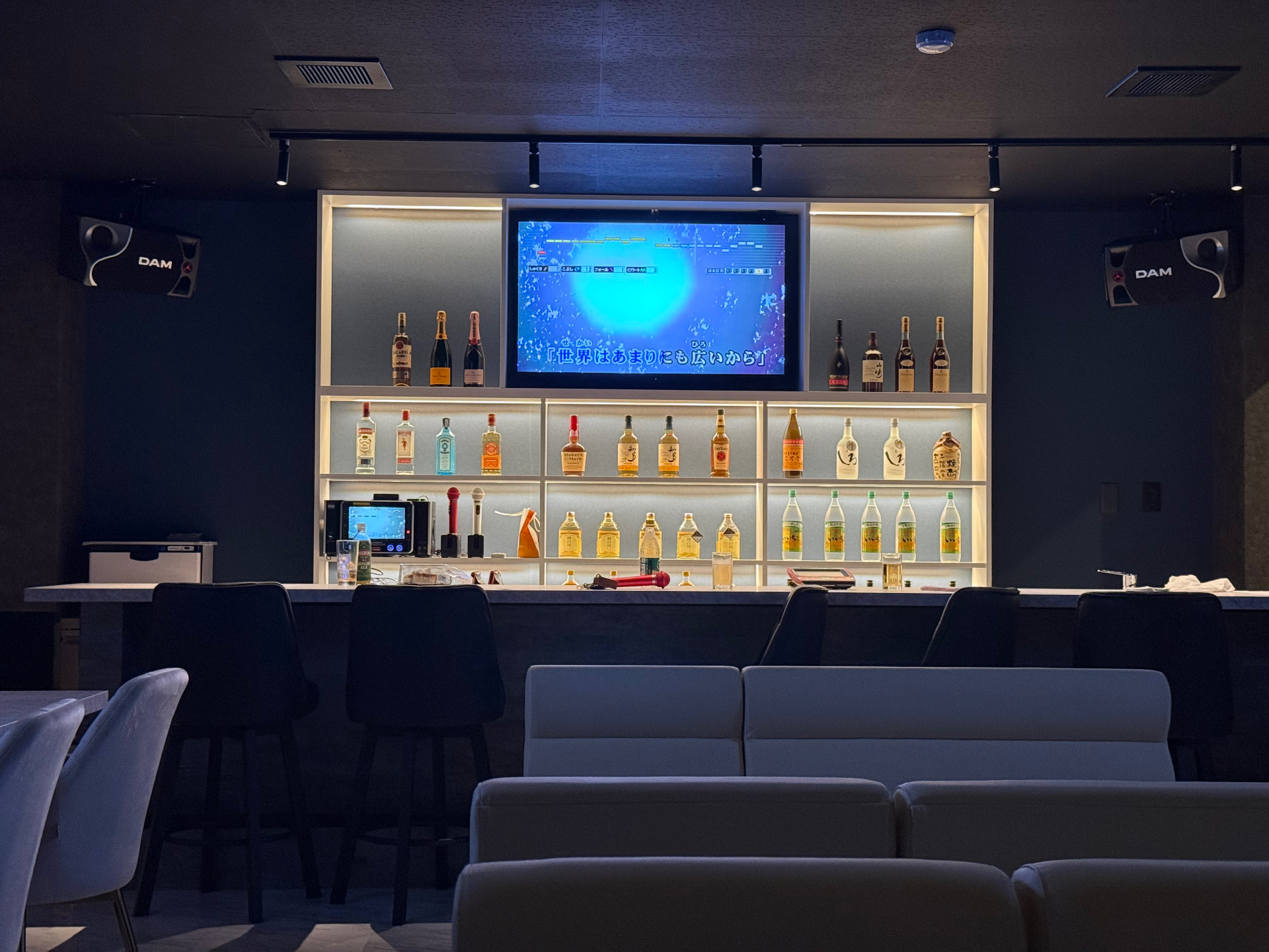 Rigolé Bar Lounge の店内