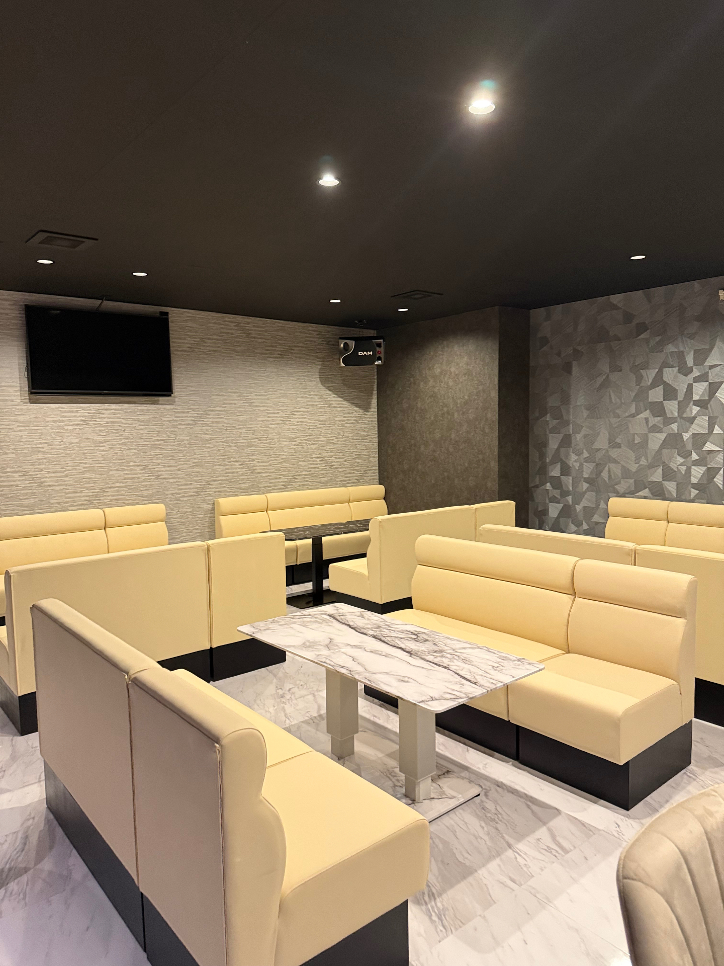 Rigolé Bar Lounge の店内