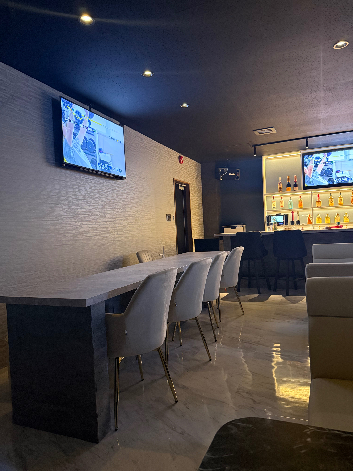 Rigolé Bar Lounge の店内